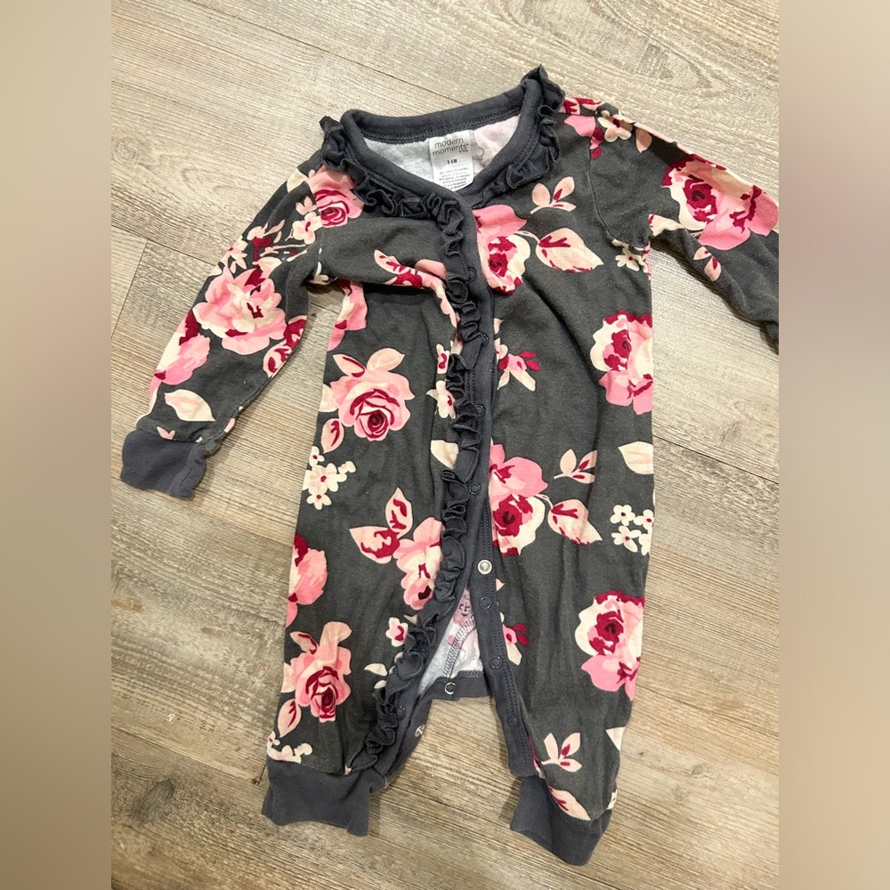 BUNDLE 3 baby items for $5. Modern moments 3 to 6 month onesie w ruffles